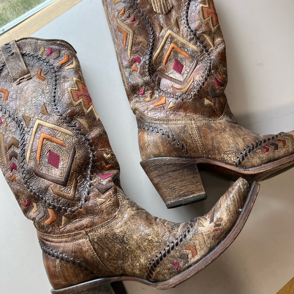 Beautiful Corral Vintage Cowboy Boots!